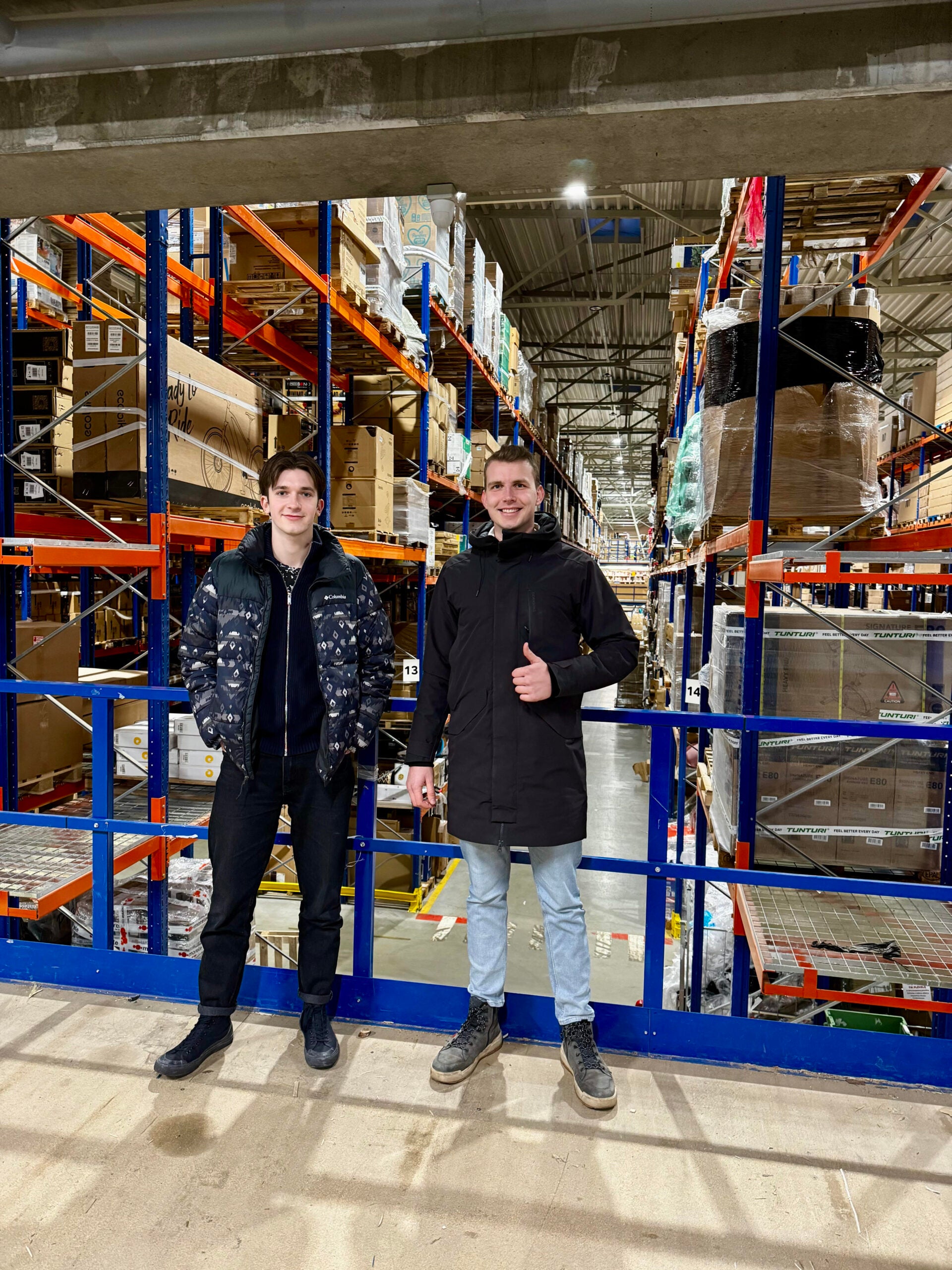 Ergonix įkūrėjai Gustas ir Lukas sandėlyje
